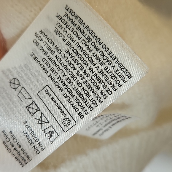 White Cream Sweater Womens Medium Wool Blend Pearl Detail H&M Warm - Picture 4 of 5